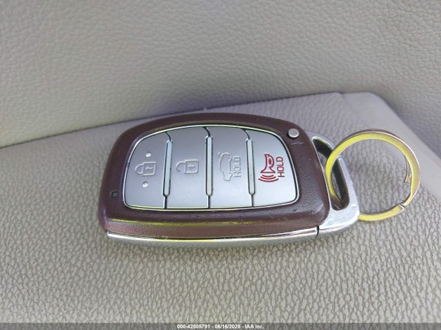 5NPE34AF4HH567849 Hyundai 2017