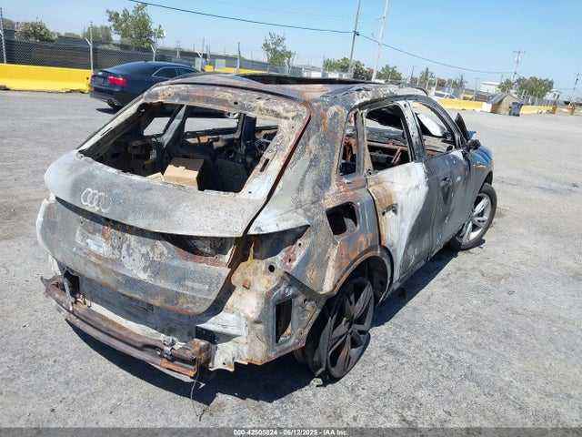 WA1EECF3XN1061331 Audi 45 tfsi