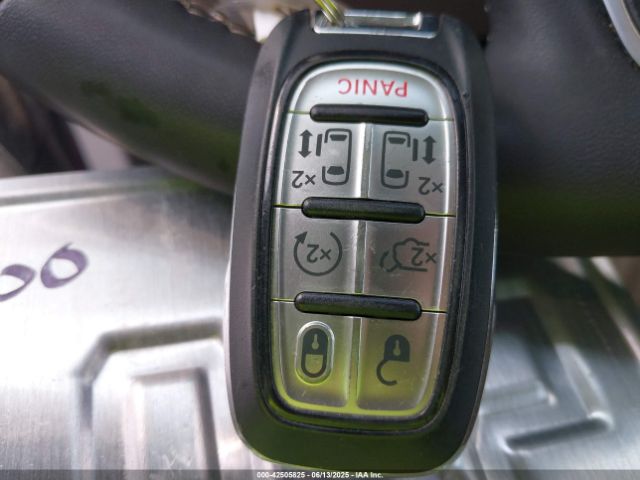 2C4RC1BGXPR571557 Chrysler Pacifica Touring L