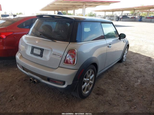 2011 MINI COOPER S WMWSV3C56BTY15109 Photo 3