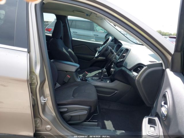 2019 JEEP CHEROKEE 1C4PJLCB5KD358412 Photo 4