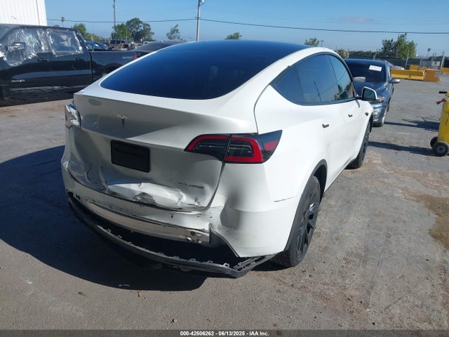 2024 TESLA MODEL Y 7SAYGDEE8RF983795 Photo 3