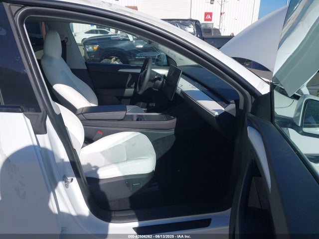 2024 TESLA MODEL Y 7SAYGDEE8RF983795 Photo 4