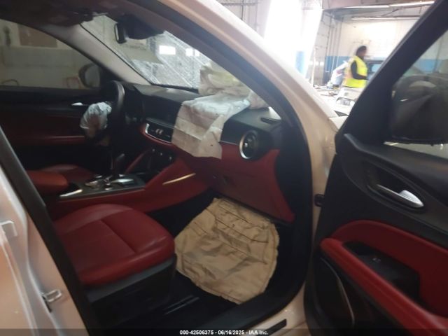 2021 ALFA ROMEO STELVIO ZASPAKBN1M7D10288 Photo 4