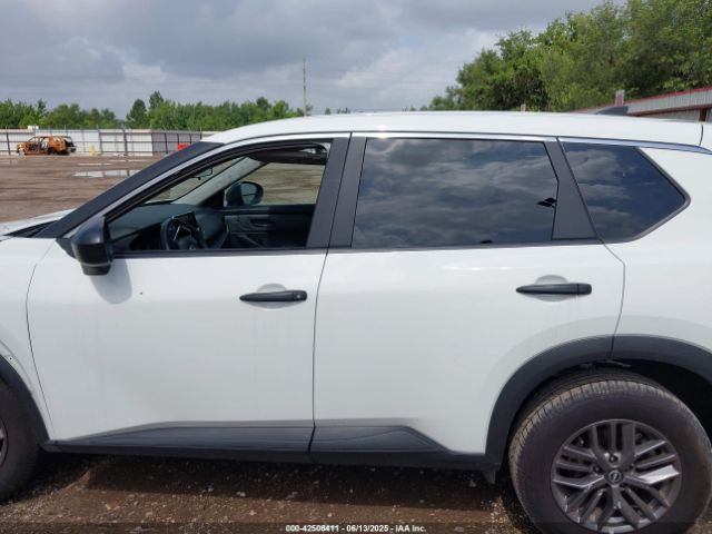 5N1BT3AB6RC675196 Nissan Rogue S Intelligent Awd