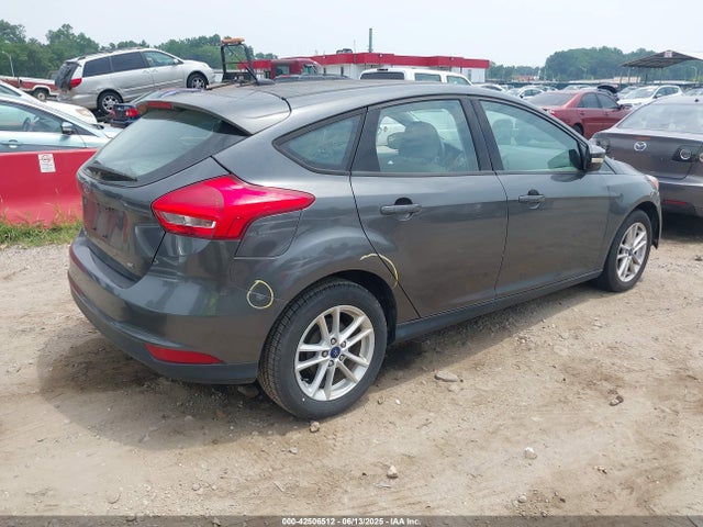 Ford FOCUS SE 2017 1FADP3K26HL232194 Image 4