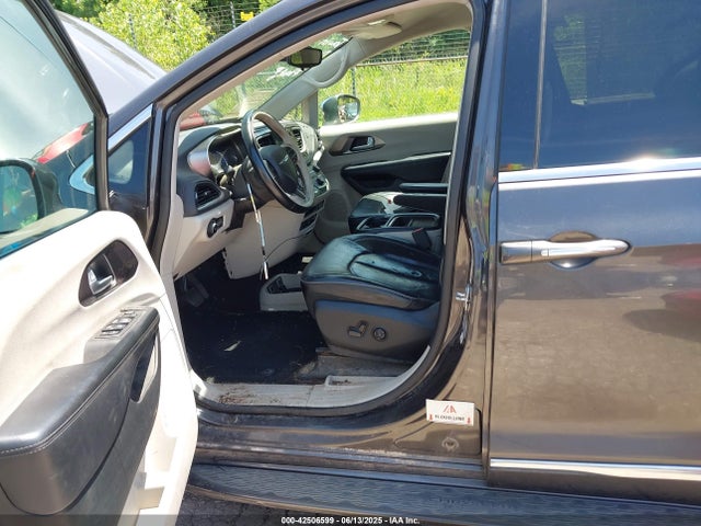 Продаж на аукціоні авто 2017 Chrysler Pacifica Hybrid Platinum, vin: 2C4RC1N74HR789085, номер лоту: 42506599
