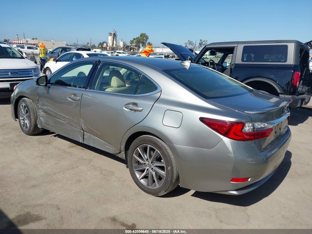Lexus ES 300H 2018 JTHBW1GG8J2177089 Image 3