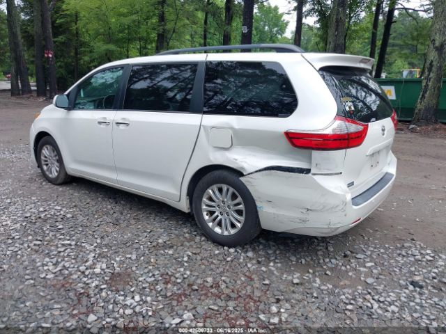 2016 TOYOTA SIENNA 5TDYK3DC9GS756582 Photo 2