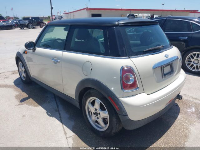 2011 MINI COOPER WMWSU3C54BT184170 Photo 2