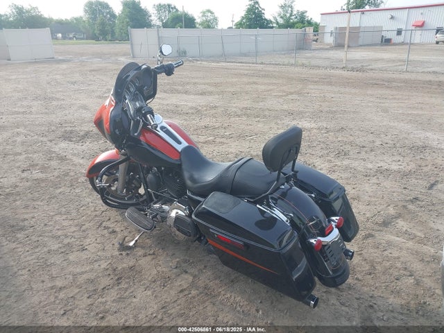 1HD1KRM1XFB654831 Harley-Davidson 2015