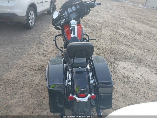 1HD1KRM1XFB654831 Harley-Davidson 2015