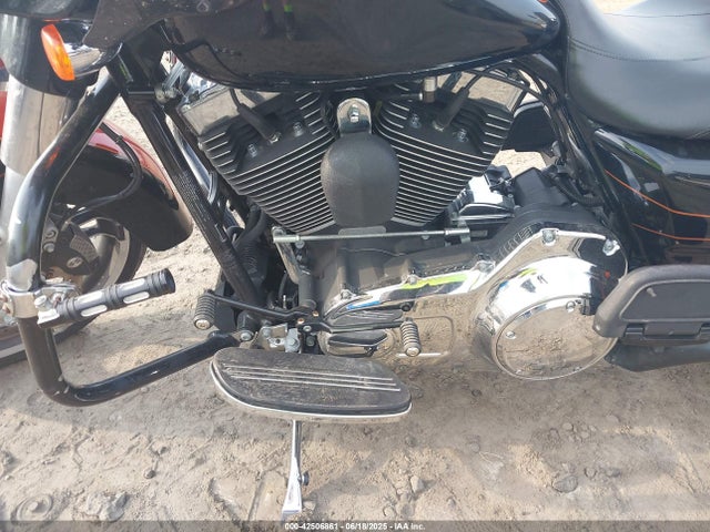 1HD1KRM1XFB654831 Harley-Davidson 2015