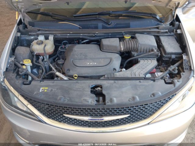 2C4RC1BG2HR702336 Chrysler 2017