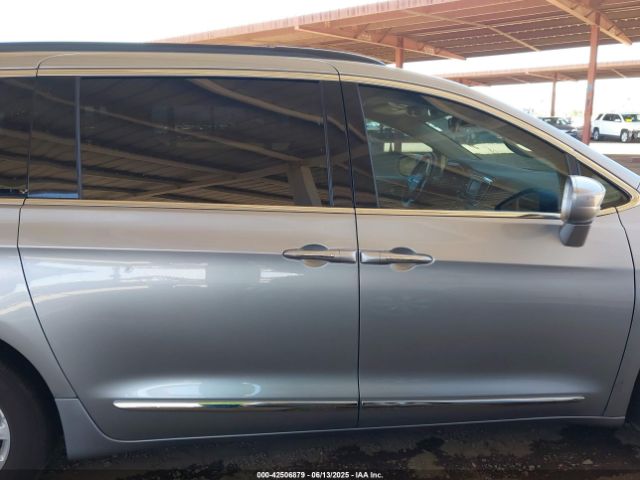 2C4RC1BG2HR702336 Chrysler 2017