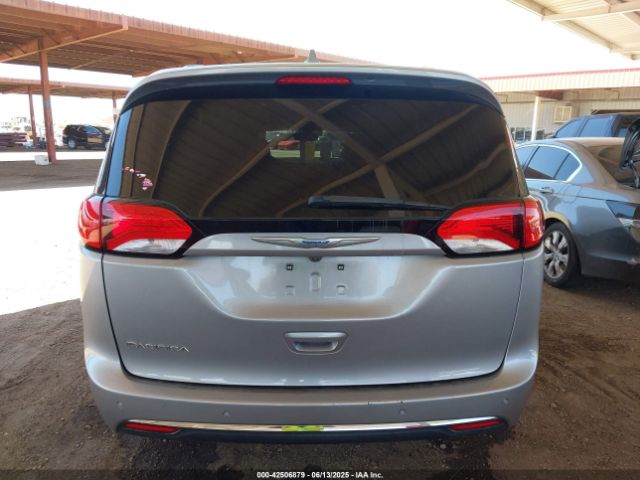 2C4RC1BG2HR702336 Chrysler 2017
