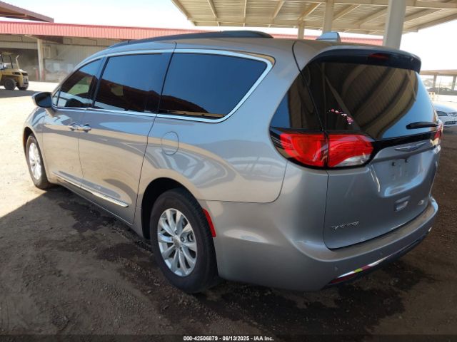 2C4RC1BG2HR702336 Chrysler 2017