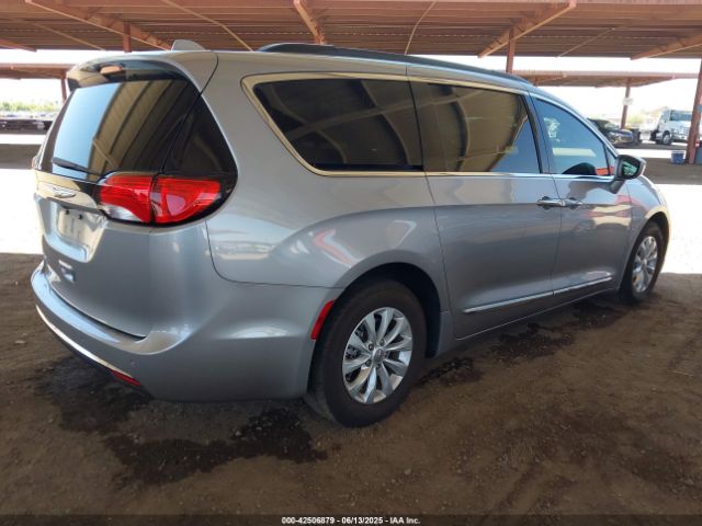 2C4RC1BG2HR702336 Chrysler 2017