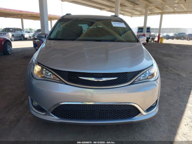 2C4RC1BG2HR702336 Chrysler 2017