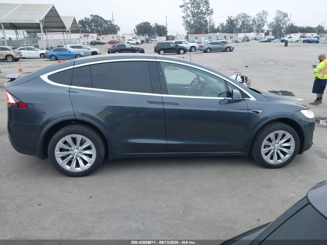 Tesla MODEL X 2017 5YJXCBE27HF050421 Image 14
