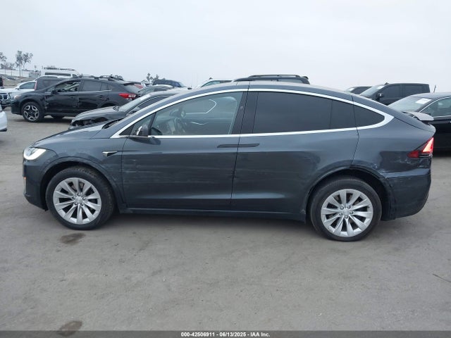 Tesla MODEL X 2017 5YJXCBE27HF050421 Image 15