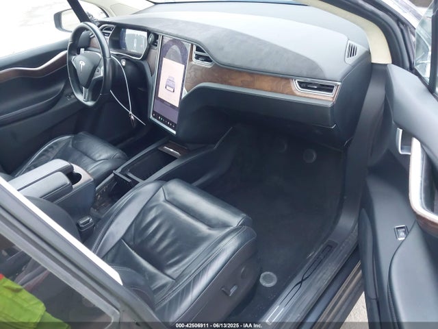 2017 TESLA MODEL X 5YJXCBE27HF050421 Photo 4