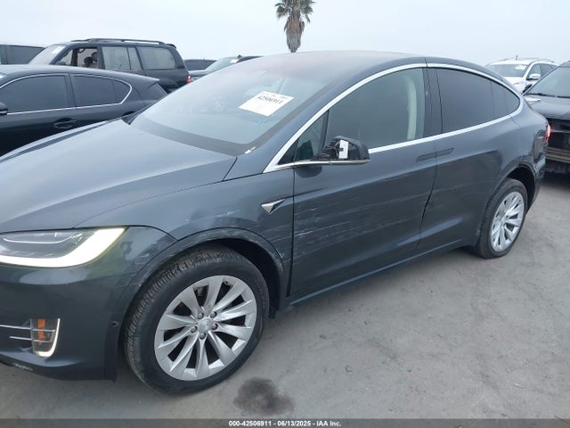 2017 TESLA MODEL X 5YJXCBE27HF050421 Photo 5