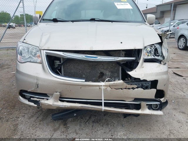 2C4RC1BG6FR617819 Chrysler Town and Country