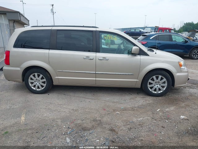 2C4RC1BG6FR617819 Chrysler Town and Country