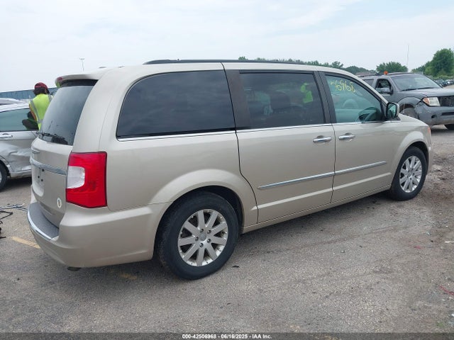 2C4RC1BG6FR617819 Chrysler Town and Country