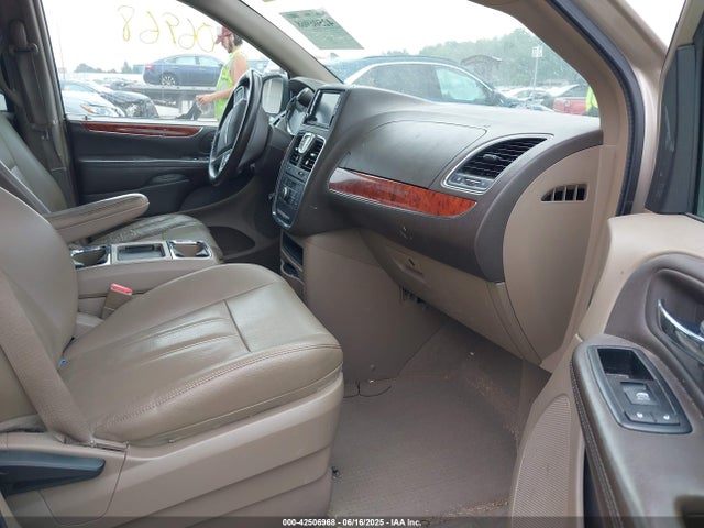 2C4RC1BG6FR617819 Chrysler Town and Country