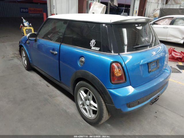 2010 MINI COOPER S WMWMF7C53ATX45791 Photo 2
