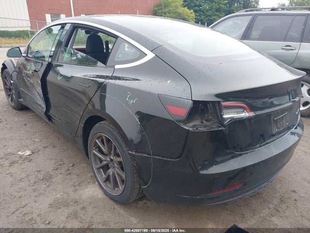 2018 TESLA MODEL 3 5YJ3E1EB4JF127724 Photo 2