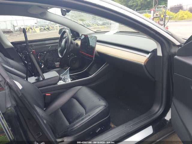 2018 TESLA MODEL 3 5YJ3E1EB4JF127724 Photo 4