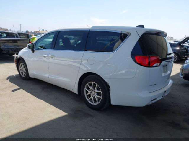 2022 CHRYSLER VOYAGER 2C4RC1CG2NR104452 Photo 2