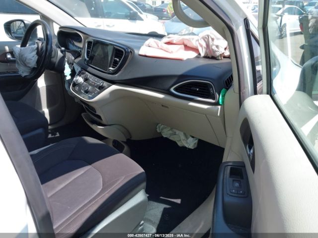 2022 CHRYSLER VOYAGER 2C4RC1CG2NR104452 Photo 4