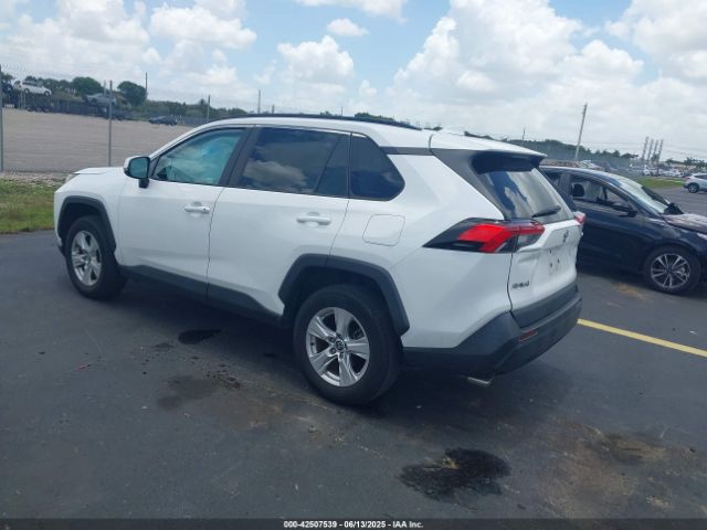 2021 TOYOTA RAV4 2T3W1RFV1MC136218 Photo 2
