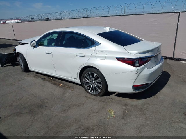 Lexus a25a-fxs, 3nm 2021 58ADA1C15MU008090 Image 3