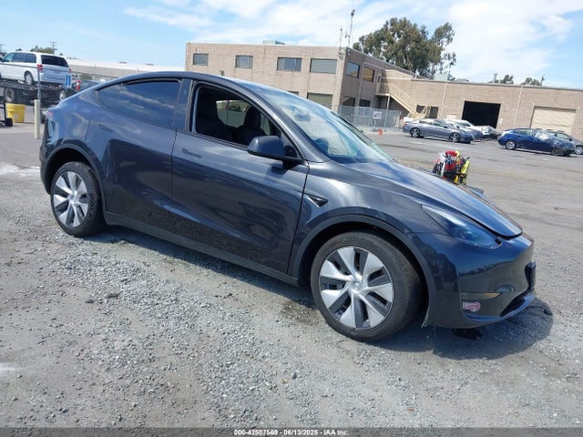 2024 TESLA MODEL Y 7SAYGDED2RF032628 Photo 0