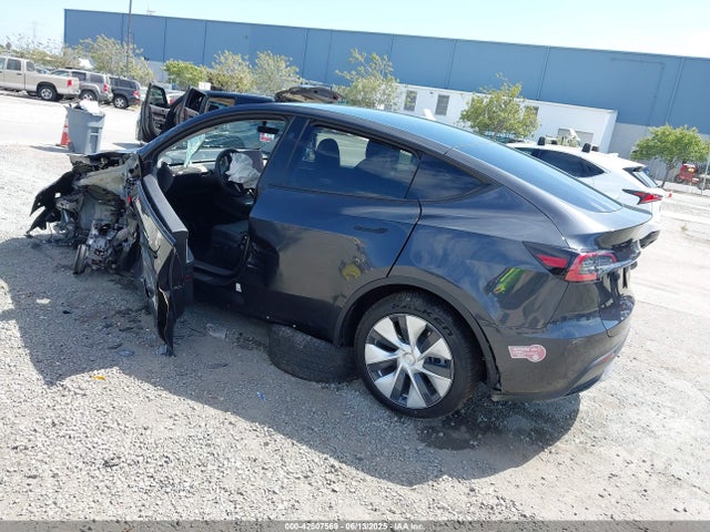 2024 TESLA MODEL Y 7SAYGDED2RF032628 Photo 2