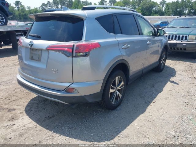 2018 TOYOTA RAV4 JTMRFREV1JD228405 Photo 3