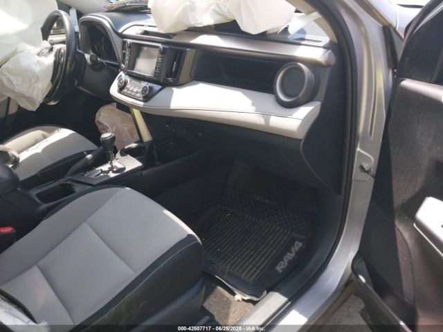 2018 TOYOTA RAV4 JTMRFREV1JD228405 Photo 4