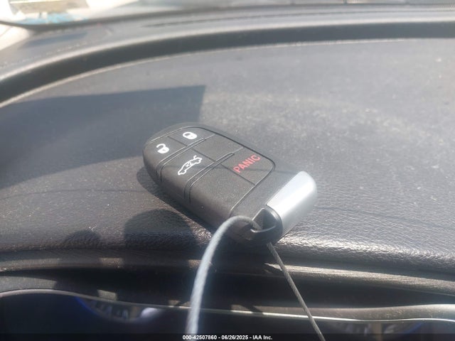 1C3CCCAB1FN611418 Chrysler 2015