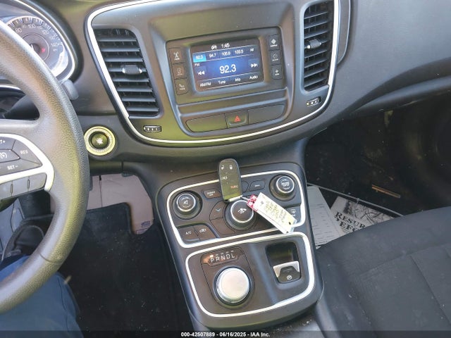 1C3CCCAB5FN715426 Chrysler 2015
