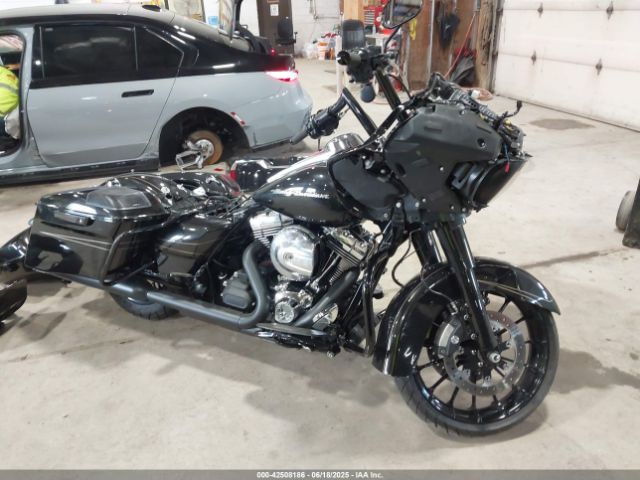 2016 HARLEY-DAVIDSON FLTRXS 1HD1KTM18GB661890
