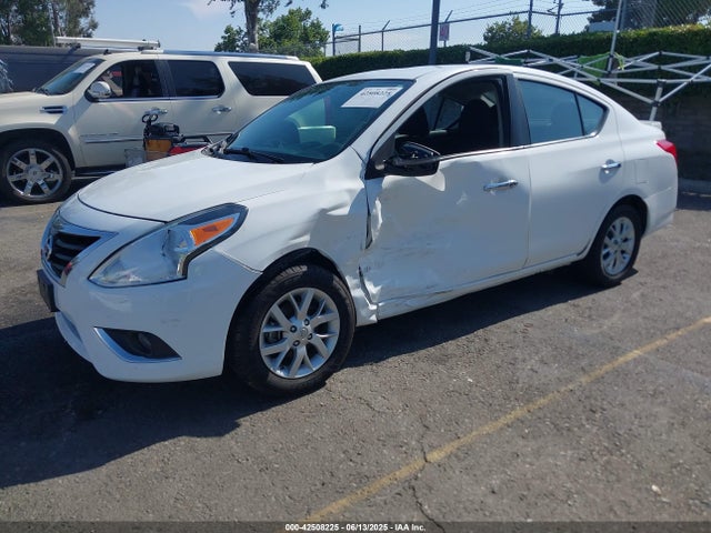 3N1CN7AP7FL906843 Nissan 2015