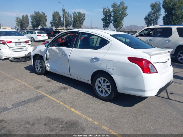 3N1CN7AP7FL906843 Nissan 2015