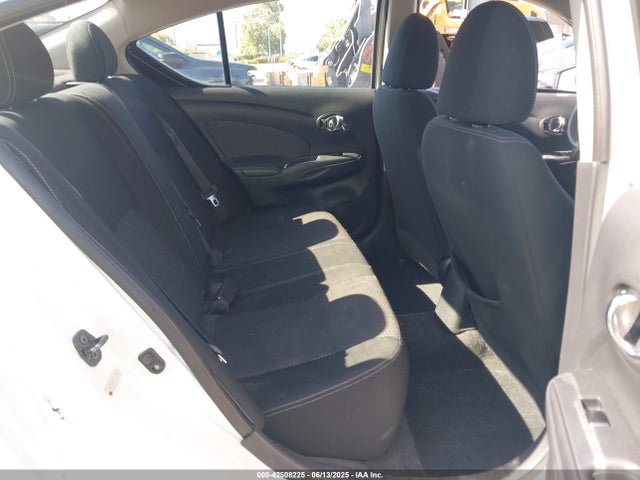3N1CN7AP7FL906843 Nissan 2015