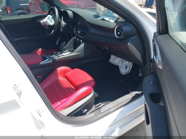 2023 ALFA ROMEO GIULIA ZARFAMBN5P7669508 Photo 4