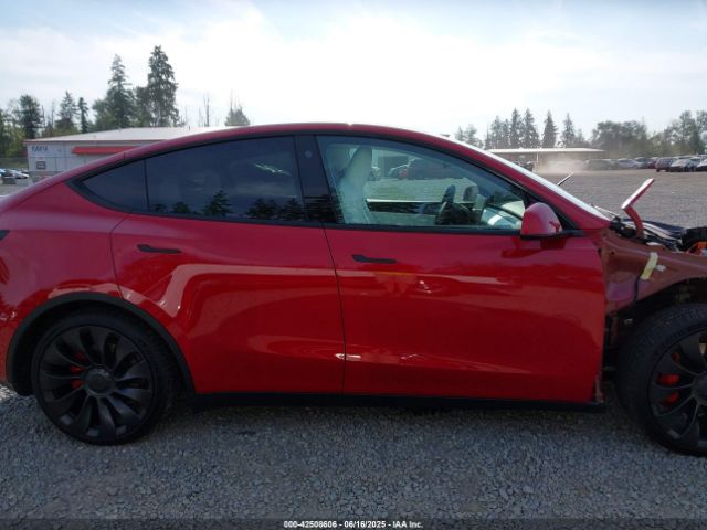 7SAYGDEF2NF409129 Tesla Model Y